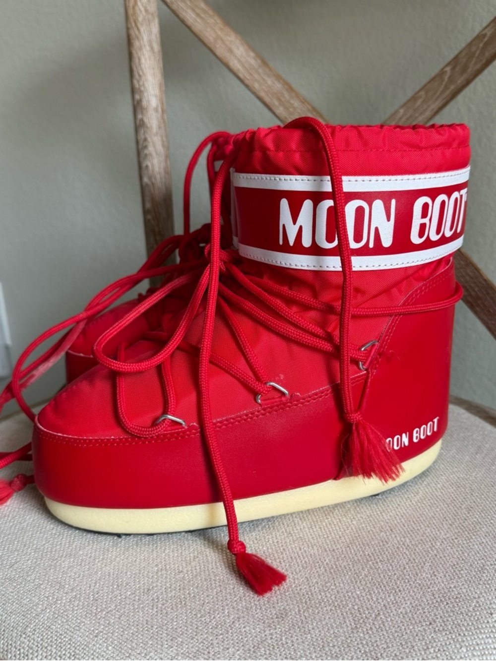 Moon boot icon low red nylon boots